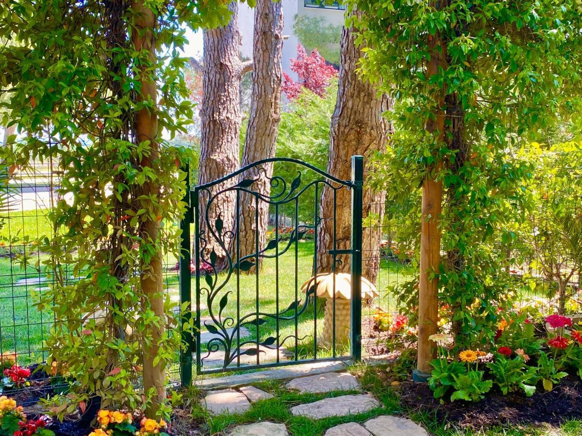 Beach Garden Paradise Дуррес Экстерьер фото